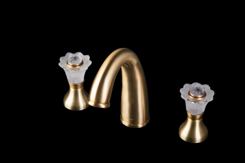 Смеситель для умывальника на 3 отверстия