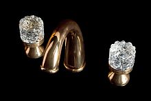 Смеситель для раковины на 3 отверстия