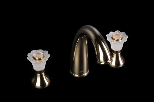 Смеситель для раковины на 3 отверстия