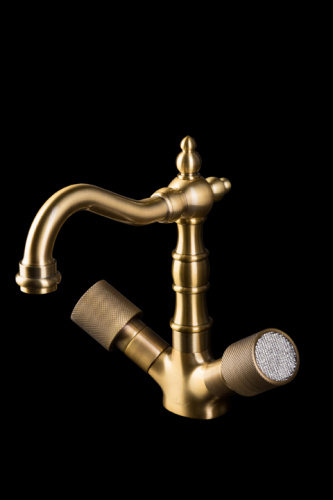 Смеситель для умывальника, высокий