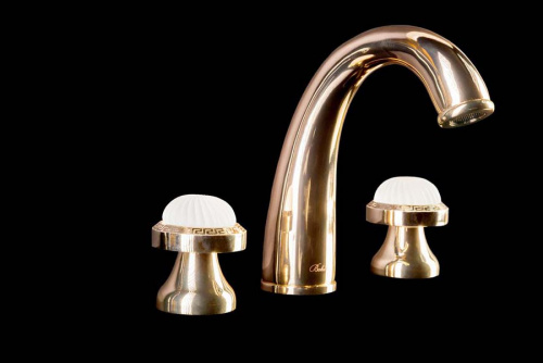 Смеситель для раковины на 3 отверстия