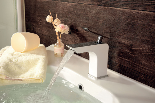 Смеситель для раковины Lemark Contest (LM5806CW) фото 3