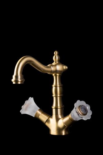 Смеситель для умывальника, высокий